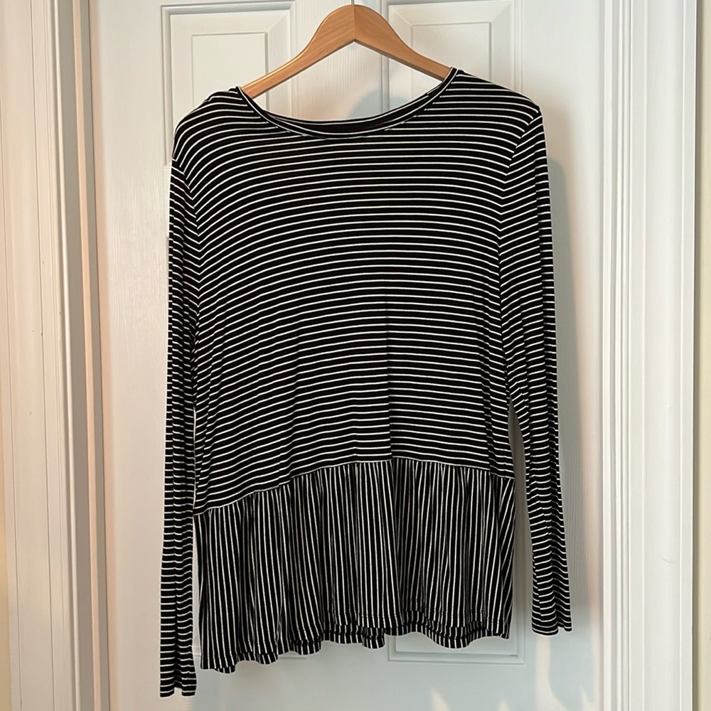 Peplum black-and-white long sleeve T-shirt